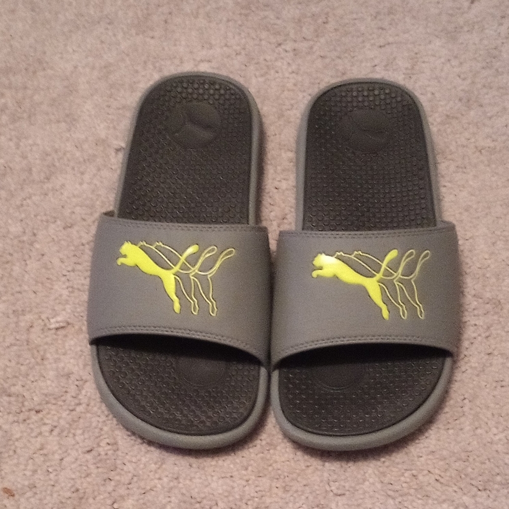 Kids Puma Slides Sandals Size: 5